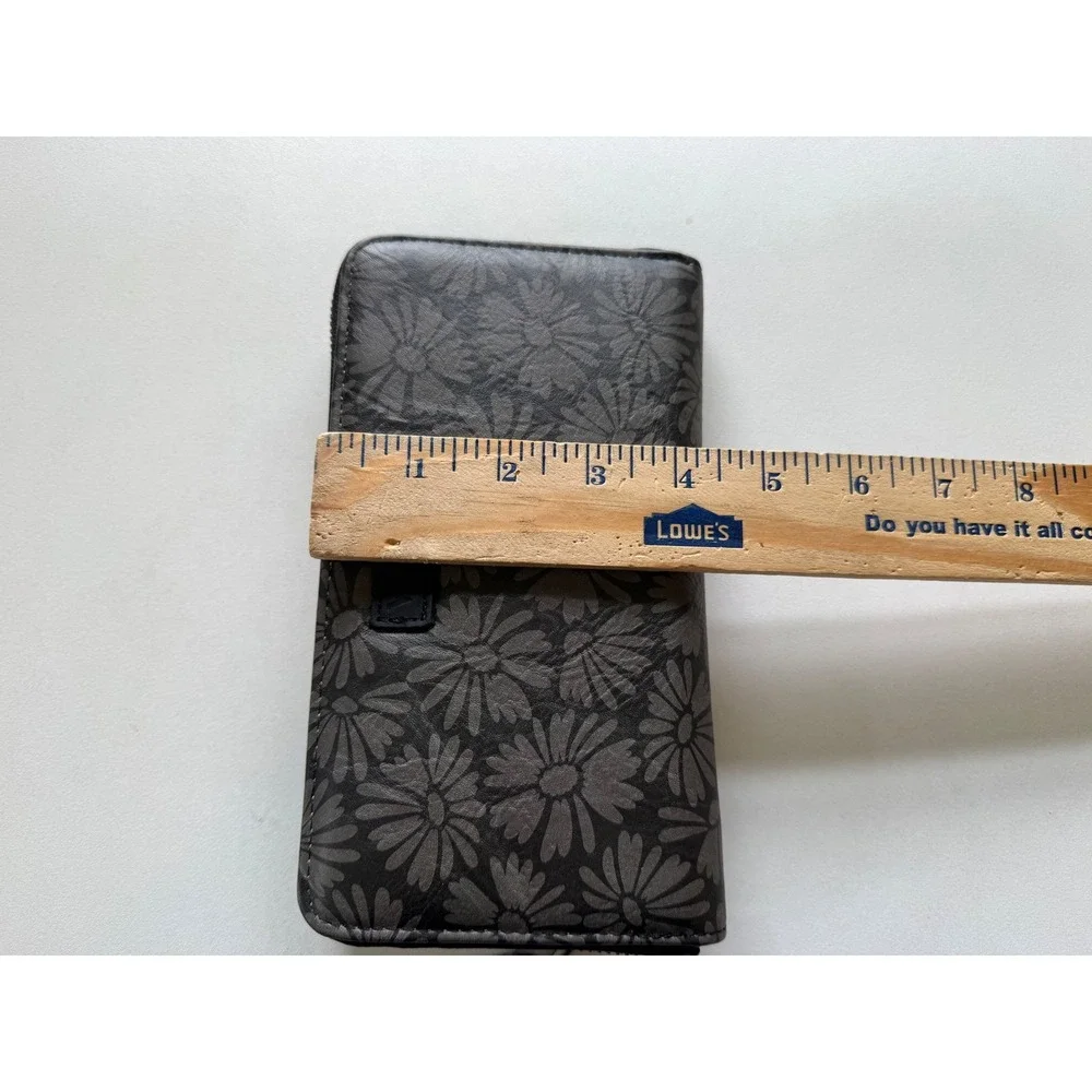 Wrangler Womens Black Daisy Floral Zip Around Wristlet Wallet‎ Many Pockets NEW